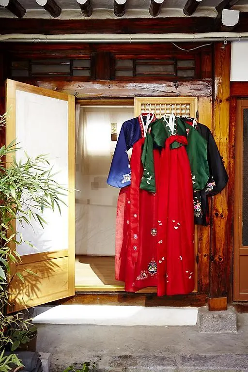 Гостевой дом Vine Hanok Guesthouse Сеул
