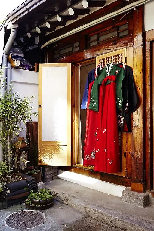 Vine Hanok Guesthouse Сеул Южная Корея